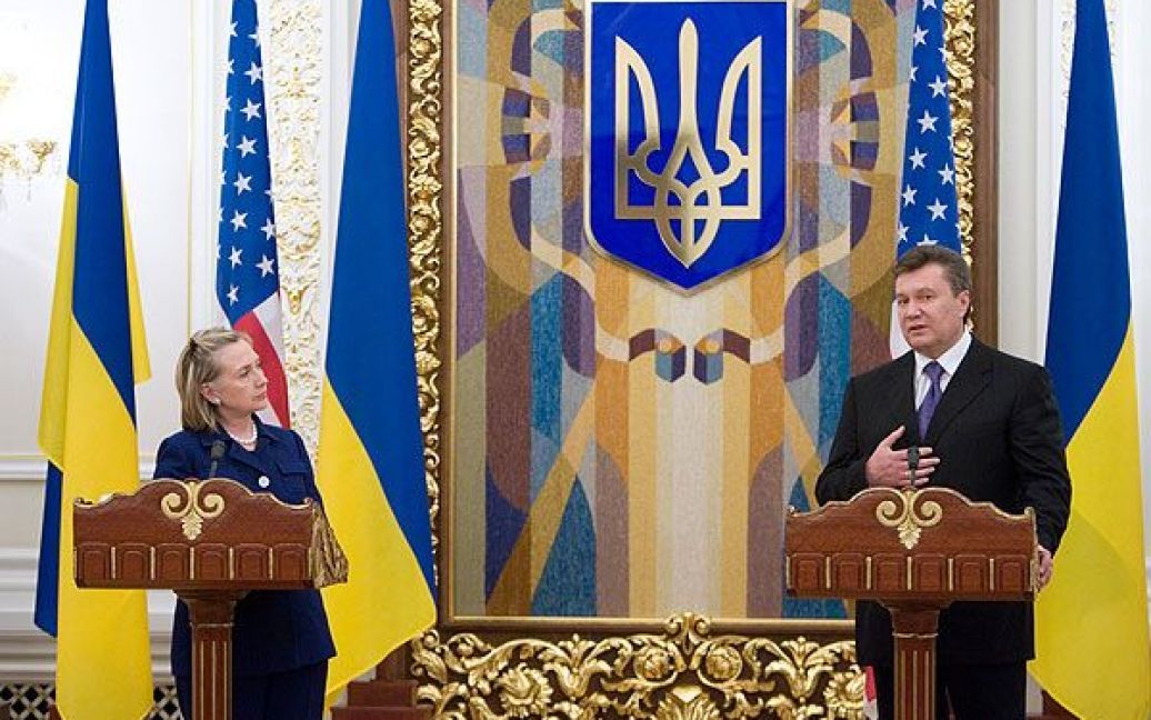 Гілларі Клінтон зауважила, що зміцнення верховенства права є важливим кроком української влади. / © President.gov.ua