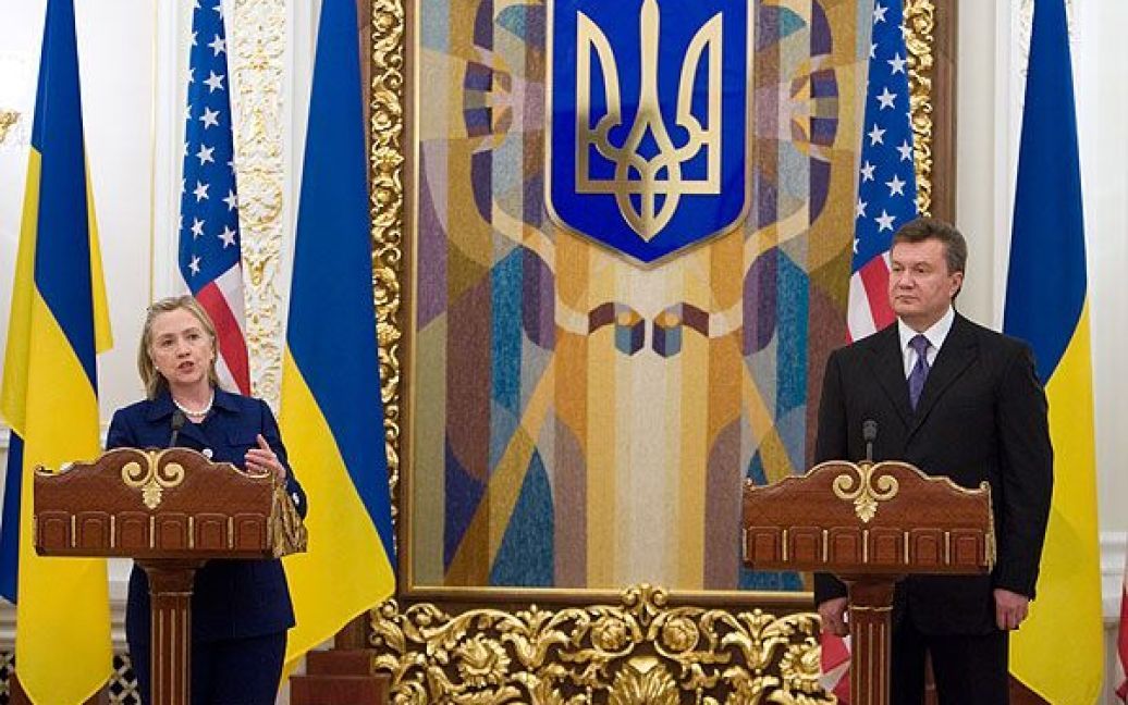 Гілларі Клінтон нагадала, що США зобов&#039;язалися допомогти Україні в ліквідації запасів твердого ракетного палива. / © President.gov.ua