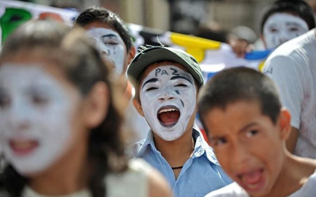 23.07. У Гватемалі діти влаштували демонстрацію з вимогою зупинити війни. / © AFP