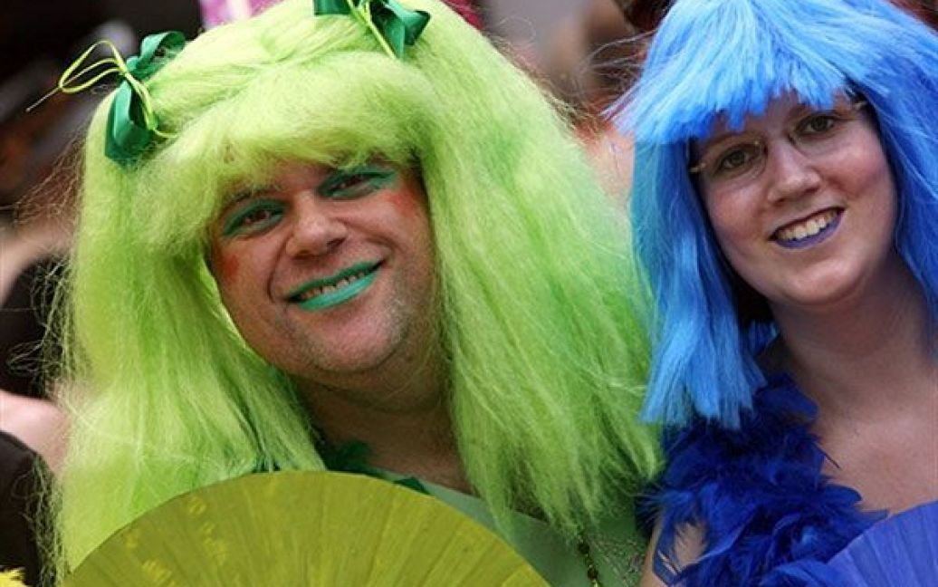 Тисячі яскравих учасників гей-параду вийшли на вулиці Кельна (Німеччина). / © AFP