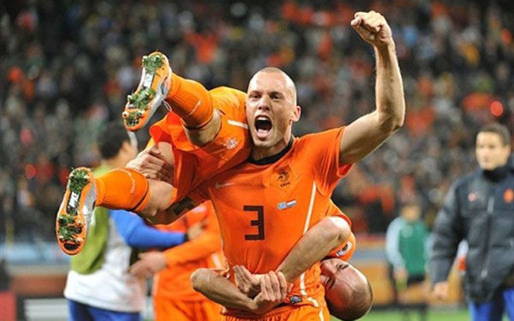У першому півфінальному матчі Чемпіонату світу між збірними Нідерландів і Уругваю перемогу з рахунком 3:2 отримали голландці, і втретє в історії вони зіграють у фіналі світової першості. / © AFP