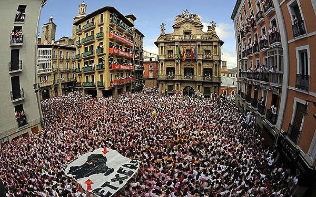 У місті Памплона почались традиціні святкування Сан-Ферміна, якого вважають покровителем Наварри. / © AFP