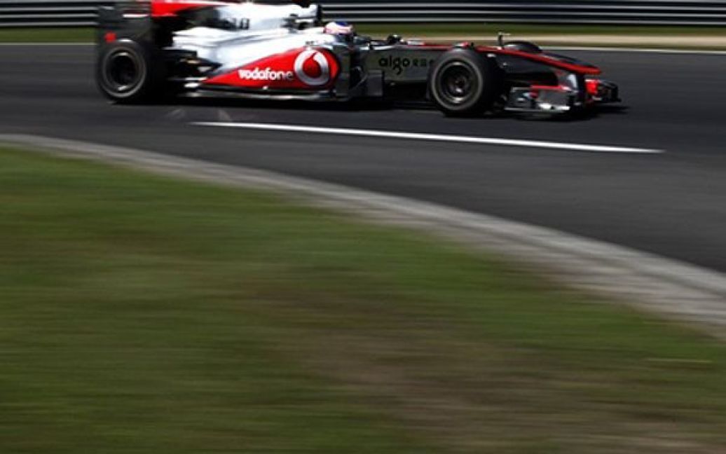 Виступ пілота команди McLaren Дженсона Баттона у перший день практики на Гран-прі Угорщини у Будапешті. / © AFP