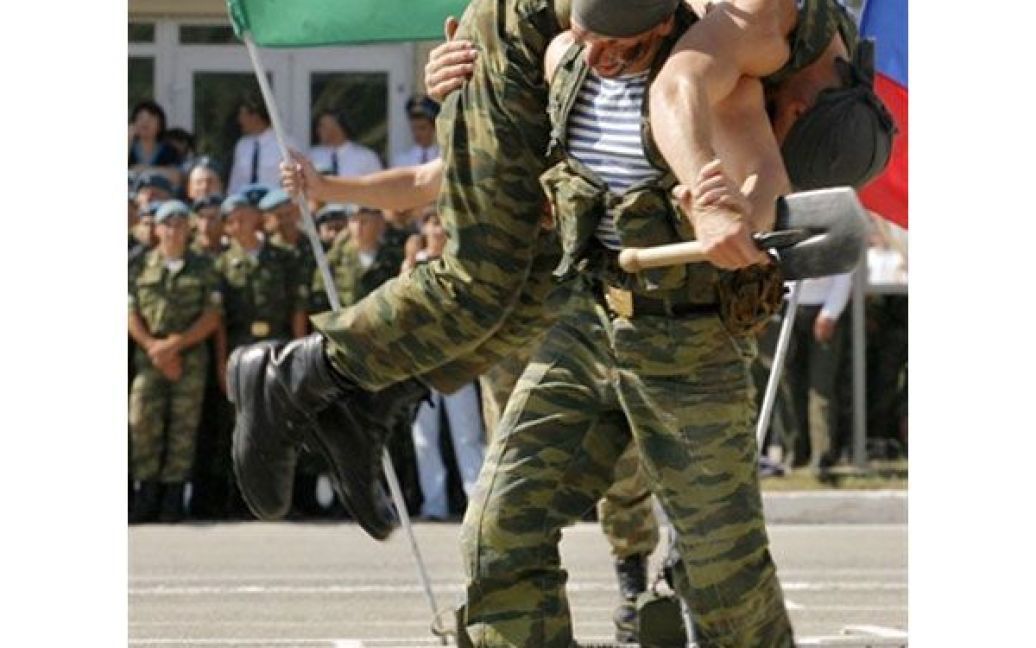 2 серпня десантники відзначили День повітряно-десантних військ / © AFP
