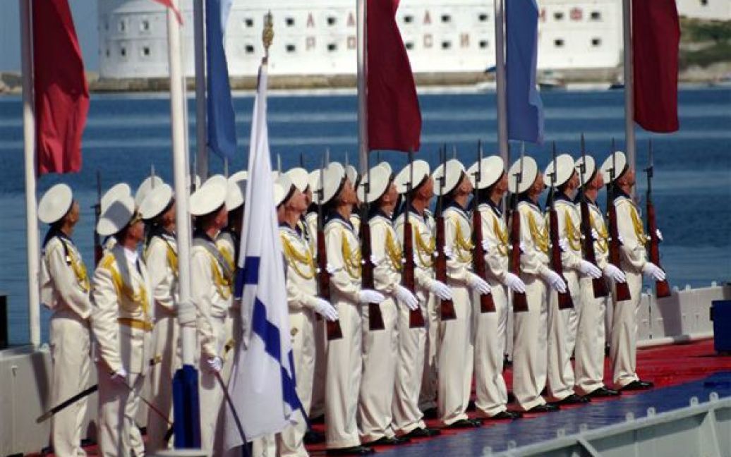 Моряки на параді на честь Дня ВМФ. / © PHL.com.ua