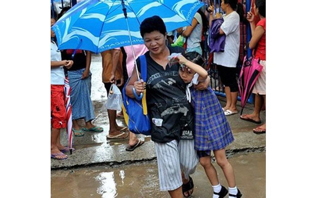 Через тайфун "Консон" у Манілі також скасовані уроки у більшості шкіл / © AFP