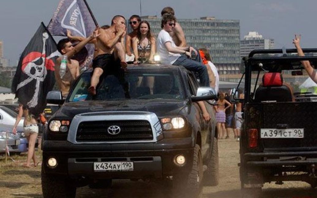 Фестиваль оригінальних і раритетних автомобілів простонеба проводять вже десятий рік поспіль / © Lifenews