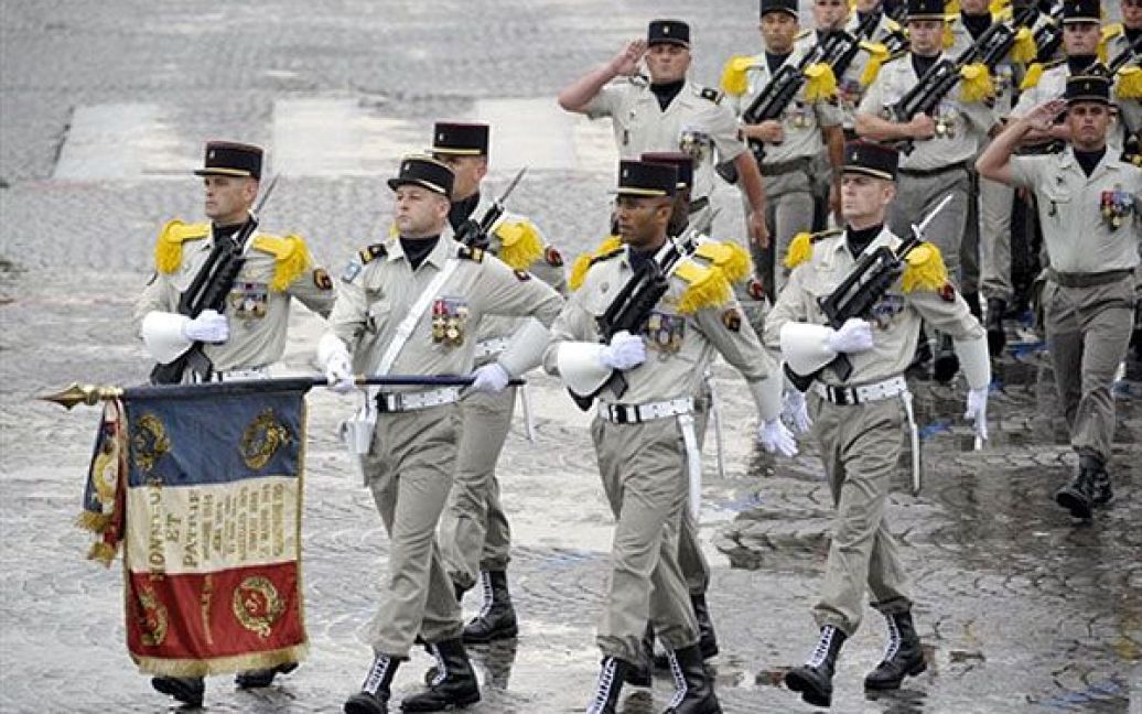 Французькі солдати з третього полку морської піхоти беруть участь в параді на честь Дня взяття Бастилії / © AFP