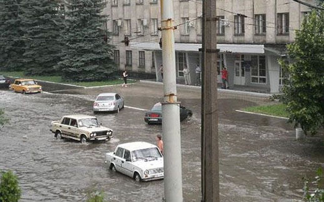 В місті був значно ускладнений рух транспорту. / © PHL.com.ua