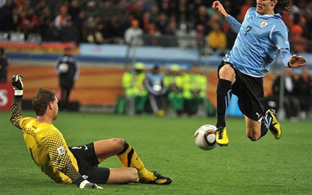 Уругвайці кинулися рятувати гру і були близькі до третього м&#039;яча, створивши кілька небезпечних моментів. Однак південноамериканцям не пощастило і втретє в історії у фіналі гратимуть Нідерланди. / © AFP