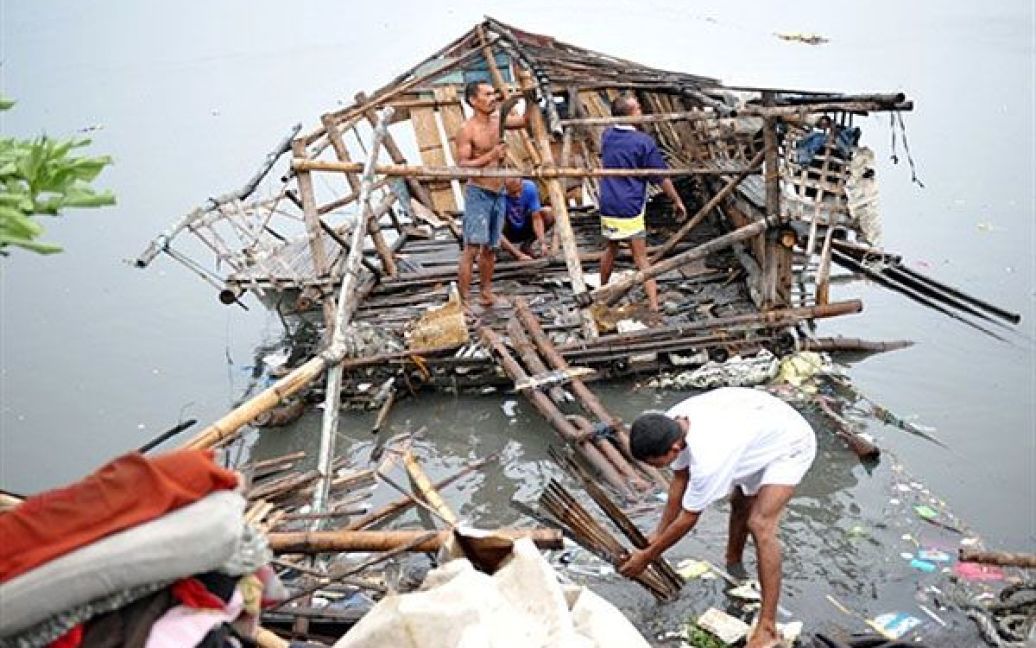 У Манілі в результаті стихії щонайменше три людини загинули, десятки рибалок пропали безвісті. / © AFP