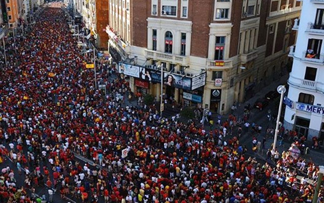 Більше мільйона іспанців вийшли на вулицю, щоб привітати футболістів збірної Іспанії - своїх національних героїв. / © AFP