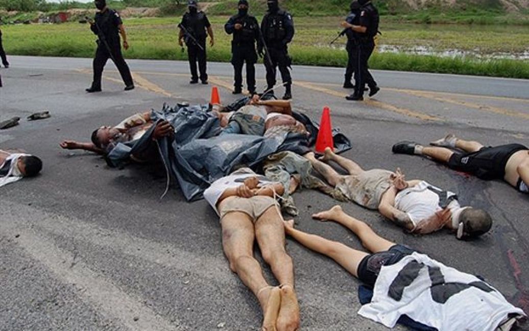 Поблизу кордону Мексики та американського штату Техас були знайдені тіла 15 людей. За інформацією мексиканських прикордонників, у усіх жертв були зв&rsquo;язані руки за зав&rsquo;язані очі. / © AFP