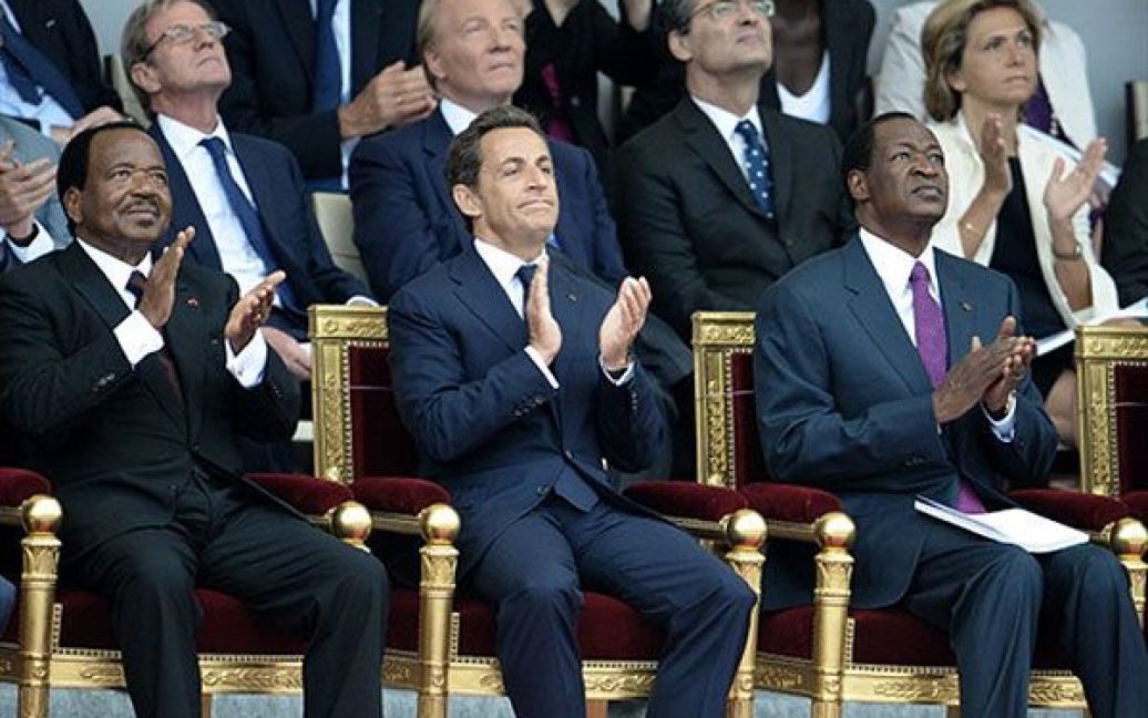 На думку Ніколя Саркозі, скасування прийому в саду Єлисейського палацу та низки подібних "надмірностей" дозволить заощадити кошти в умовах фінансової кризи. / © AFP