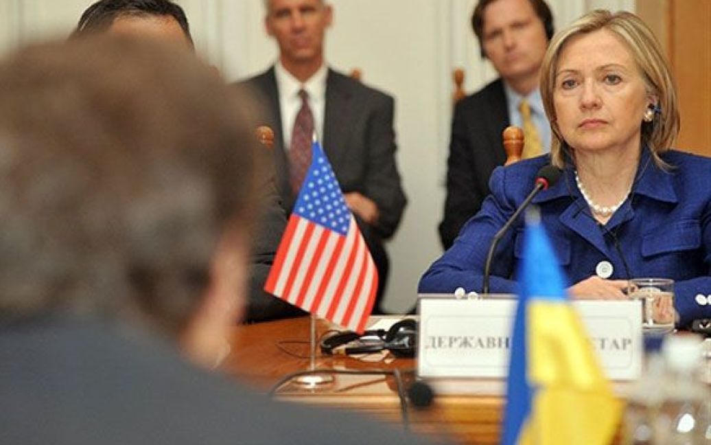 На зустрічі з міністром закордонних справ Костянтином Грищенком Гілларі Клінтон заявила, що США констатують збереження можливості вступу України до НАТО, незважаючи на відмову від цього напряму зовнішньої політики на законодавчому рівні. / © AFP
