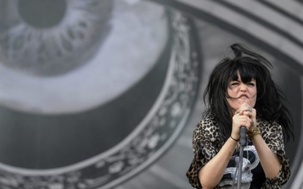 2.07. Виступ Елісон Мосхарт та групи The Dead Weather на французькому музичному фестивалі Eurockeennes у Белфорті. / © AFP