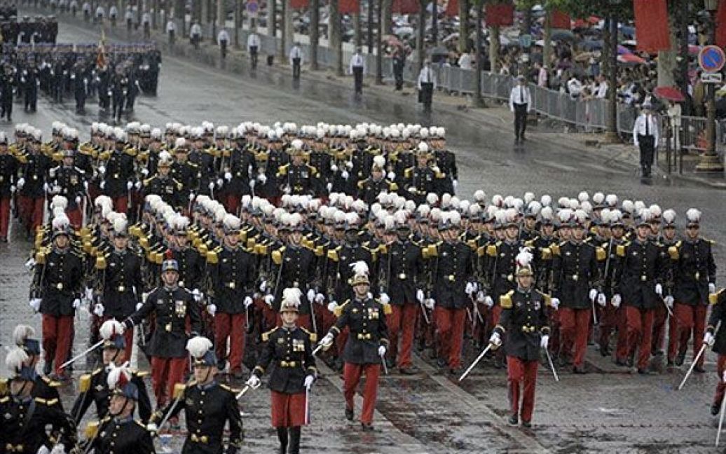 Курсанти військової академії Сен-Сір беруть участь у параді на честь Дня взяття Бастилії / © AFP