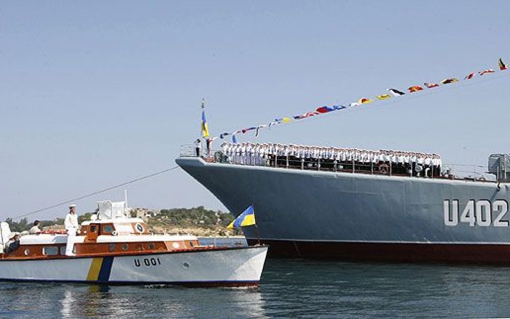 Глава держави оглянув стрій кораблів ВМС України у Севастопільській бухті / © President.gov.ua