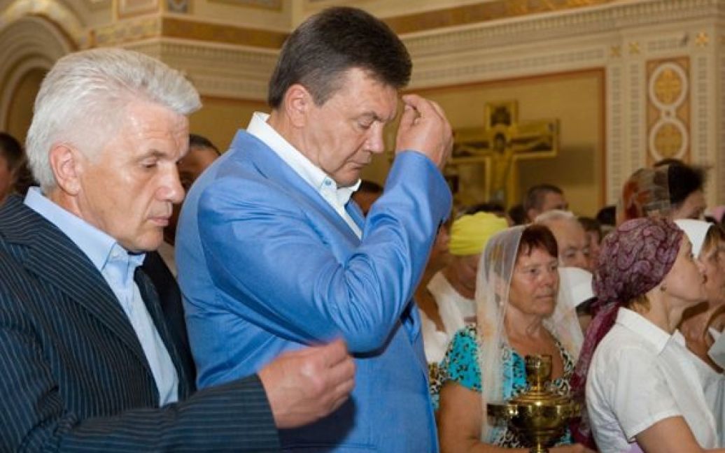 У літургій також взяв участь спікер ВР Володимир Литвин. / © Офіційний сайт Президента України