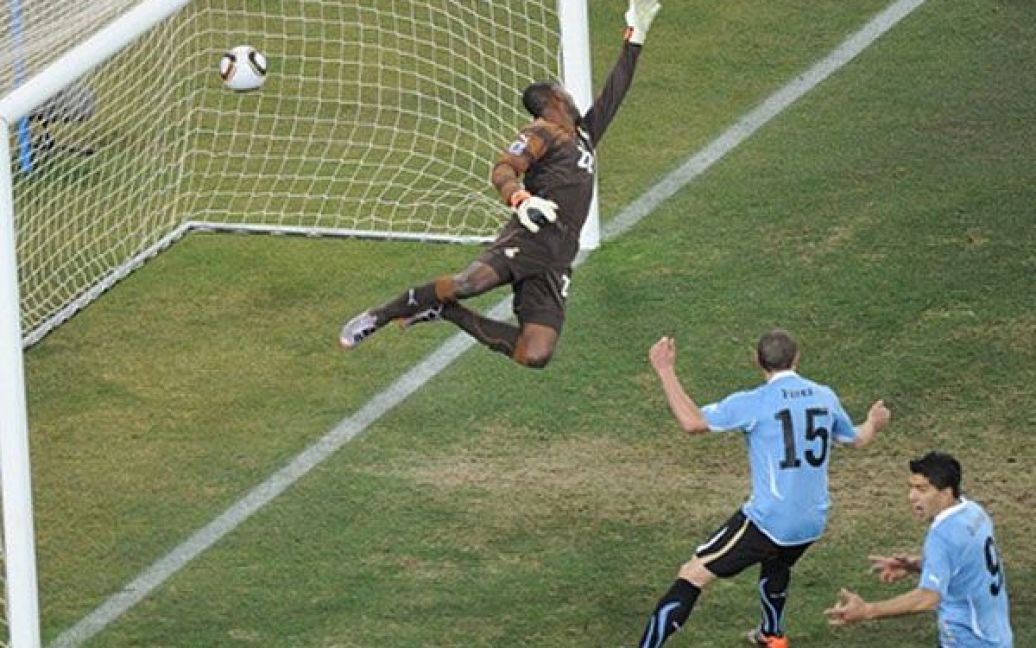 Уругвай переміг Гану в серії пенальті з рахунком 4:2 після того, як основний час закінчився внічию 1:1. / © AFP