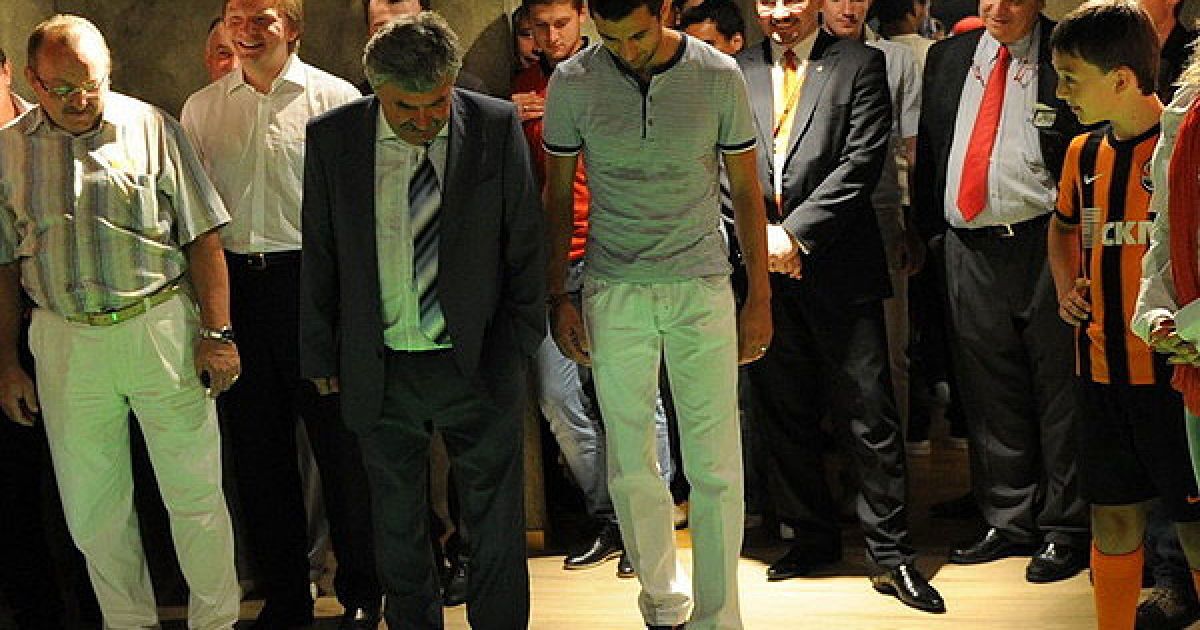 Даріо Срна випробував віртуальне футбольне поле у музеї ФК "Шахтар" / © ФК "Шахтар"