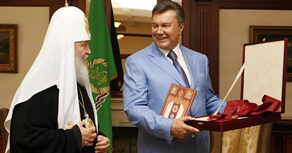 Патріарх Кирило вручив Януковичу орден Російської православної церкви Святого рівноапостольного Князя Володимира I ступеня з нагоди 60-річчя президента України. Сьогодні голова РПЦ та Віктор Янукович зустрілися у Криму. / © AFP