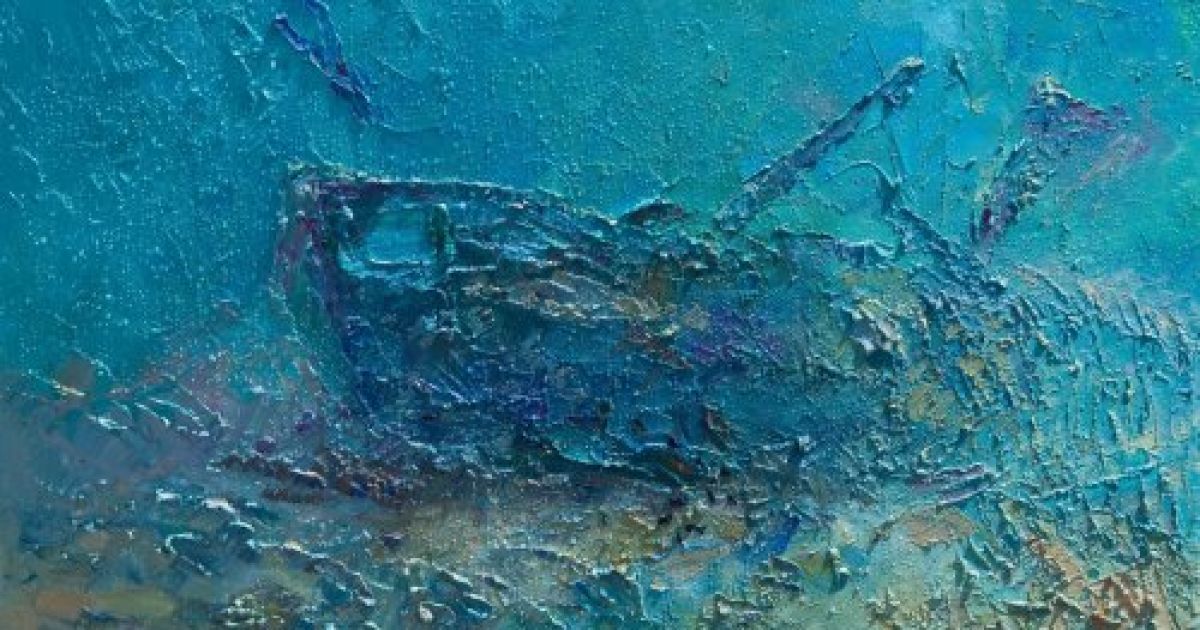 На рекордній підводній картині митець-дайвер зобразив баржу, яка затонула неподалік від Массандрівського пляжу. / © УНІАН