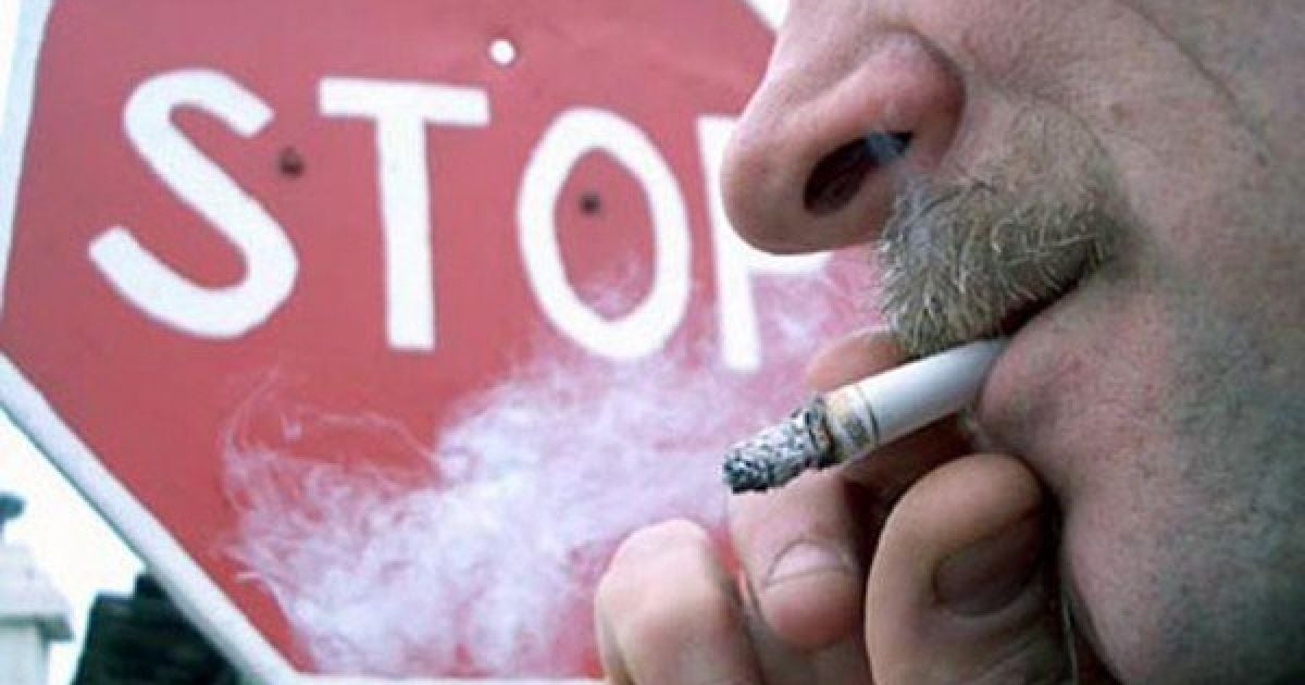 Курцям залишилося півроку смакувати сигарети на зупинках