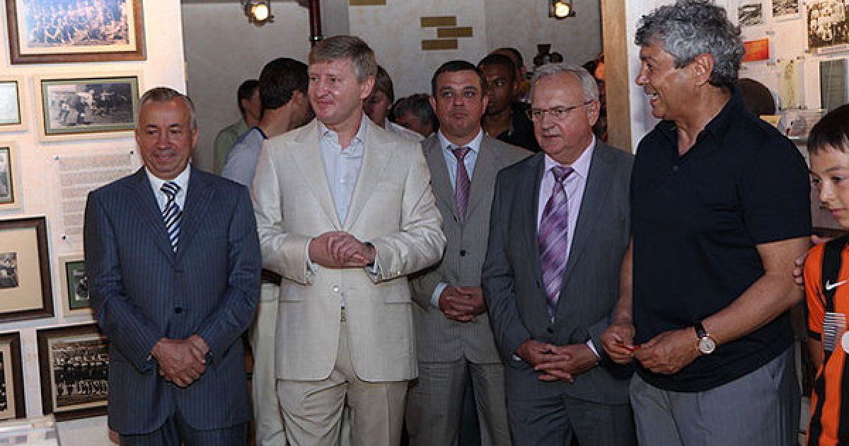 Мер Донецька Олександр Лук'янченко, президент ФК "Шахтар" Рінат Ахметов, губернатор Донецької області Анатолій Близнюк і головний тренер команди Мірча Луческу / © ФК "Шахтар"