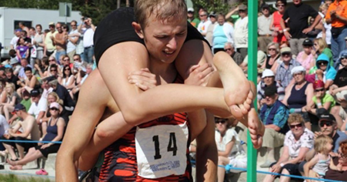 3.07. У передмісті Гельсінкі пройшов чемпіонат світу з носіння дружини. / © AFP