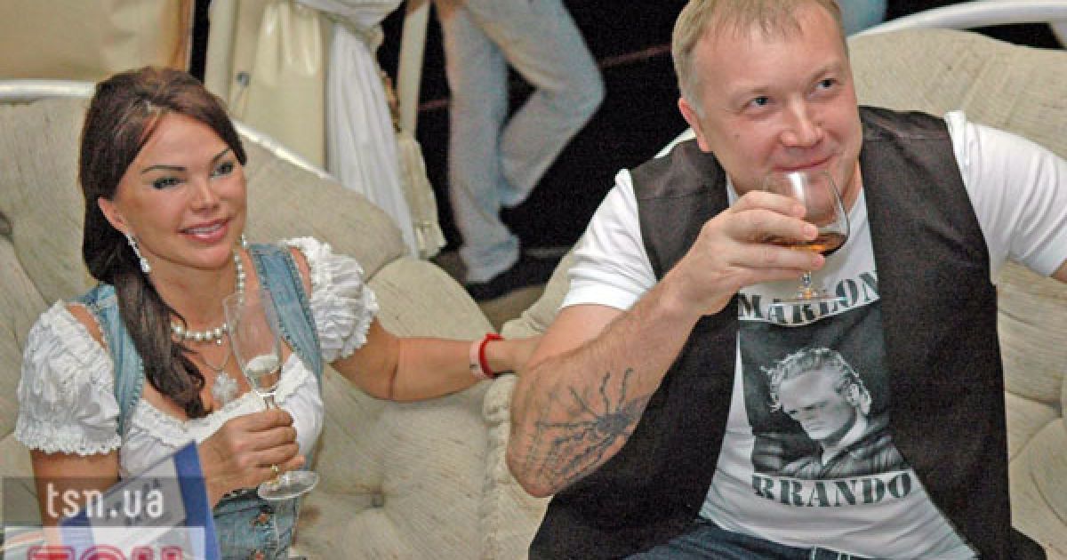 Овсієнко встигла зробити собі кілька татуювань, як і її хлопець Олександр.