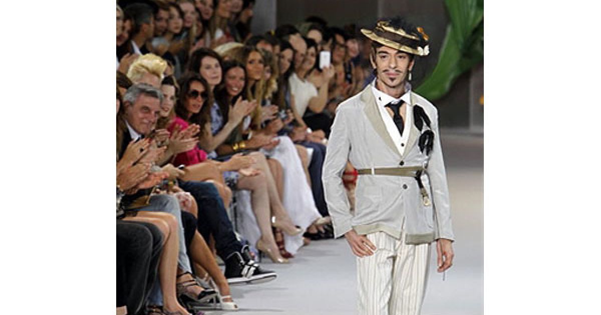 Ексцентричний британський дизайнер Джон Гальяно показав свою нову колекцію на Тижні високої моди у Парижі. / © AFP