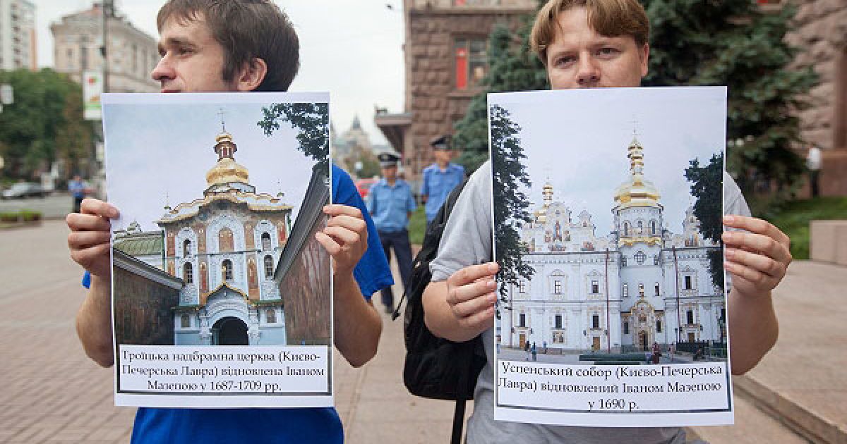 ...і продемонстрували зображення визначних пам&rsquo;яток архітектури, побудованих або відновлених у Києві, завдяки видатному гетьманові. / © Украинское Фото