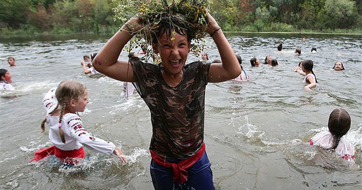 З 6 на 7 липня українці відсвяткували ніч на Івана Купала, яке здавна вважається святом молоді і кохання. / © PHL.com.ua