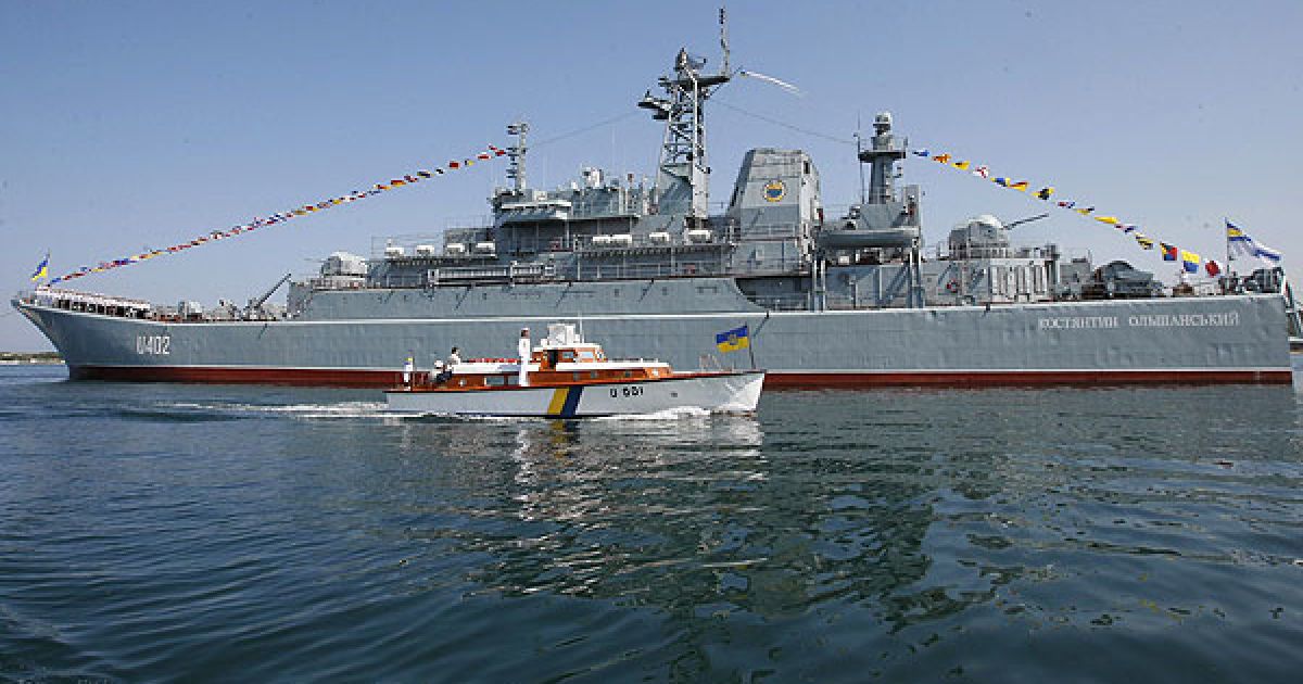 Президент України підкреслив, що ВМС України надійно захищають національні інтереси держави на морі, забезпечуючи стабільність морських кордонів. / © President.gov.ua