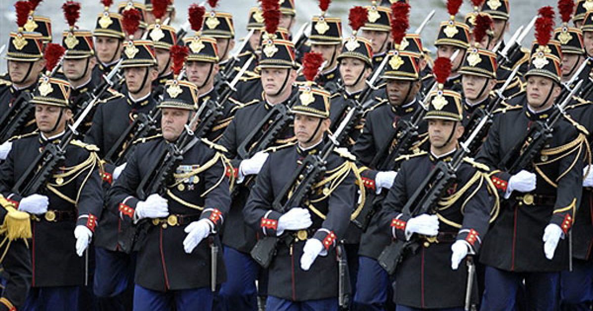 Французька республіканська армія бере участь в урочистому параді на честь Дня взяття Бастилії / © AFP