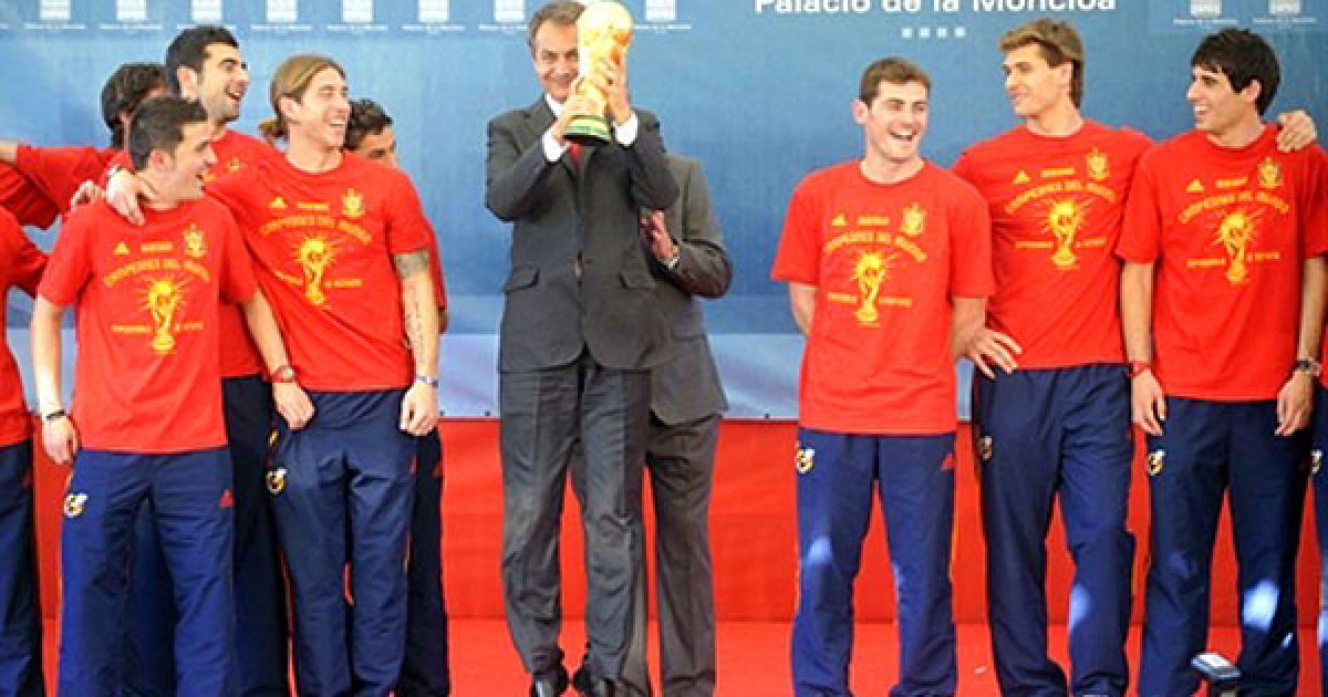Футболісти "червоної фурії" зустрілись з прем&rsquo;єр-міністром Іспанії Хосе Луїсом Родрігесом Сапатеро / © AFP