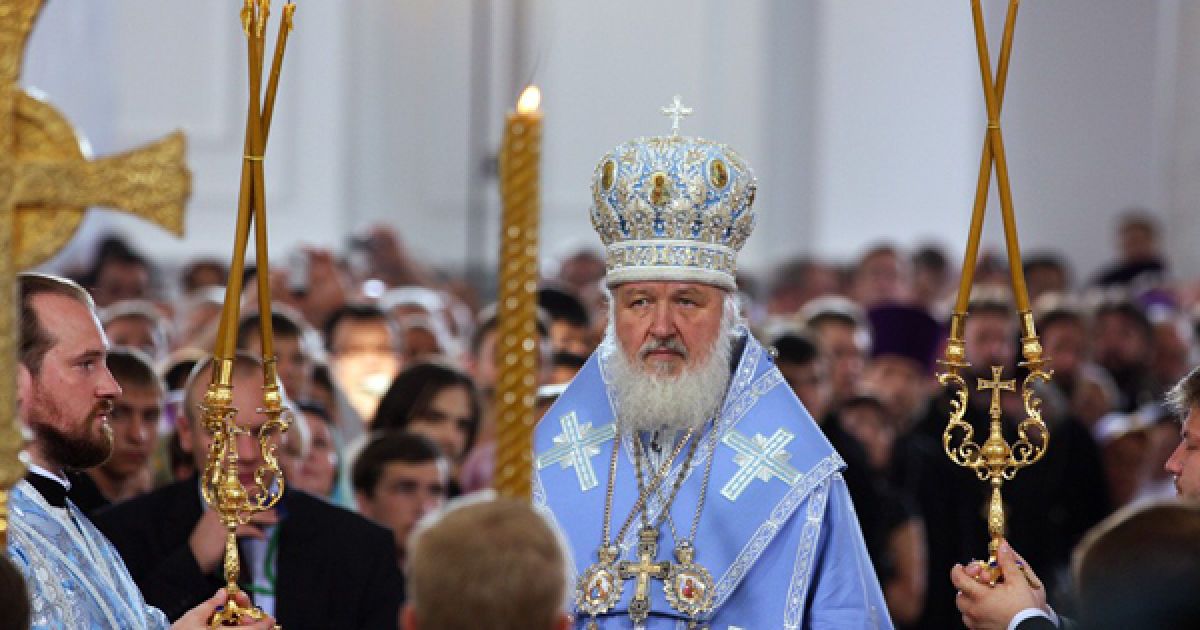 Перед літургією патріарх сам ніс до храму ковчег з мощами, які потім були покладені під престол храму. / © Православная Одесса