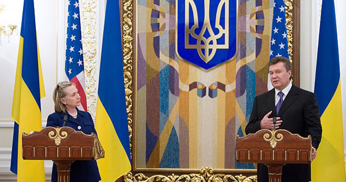 Гілларі Клінтон зауважила, що зміцнення верховенства права є важливим кроком української влади. / © President.gov.ua