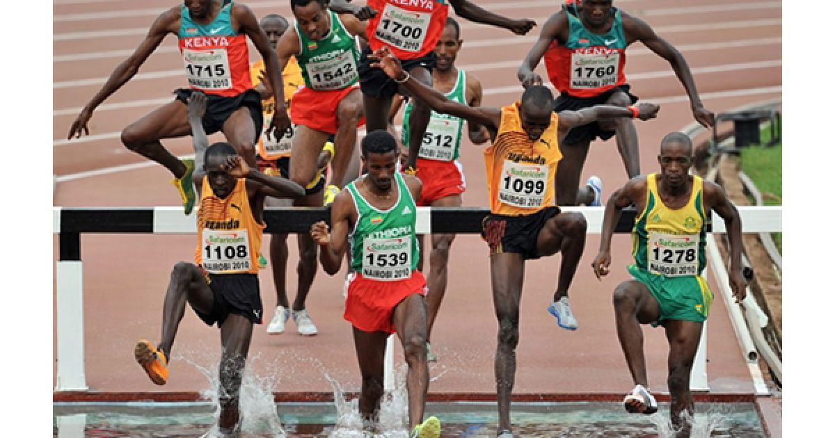 Забіг на 3000 метрів із перешкодами на Чемпіонаті Африки з легкої атлетики у Найробі. У 5-денному Чемпіонаті візьмуть участь більше 1000 спортсменів з африканських країн. / © AFP