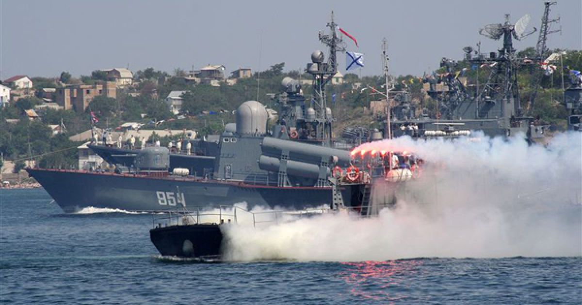 У параді візьмуть участь 30 військових кораблів. / © PHL.com.ua