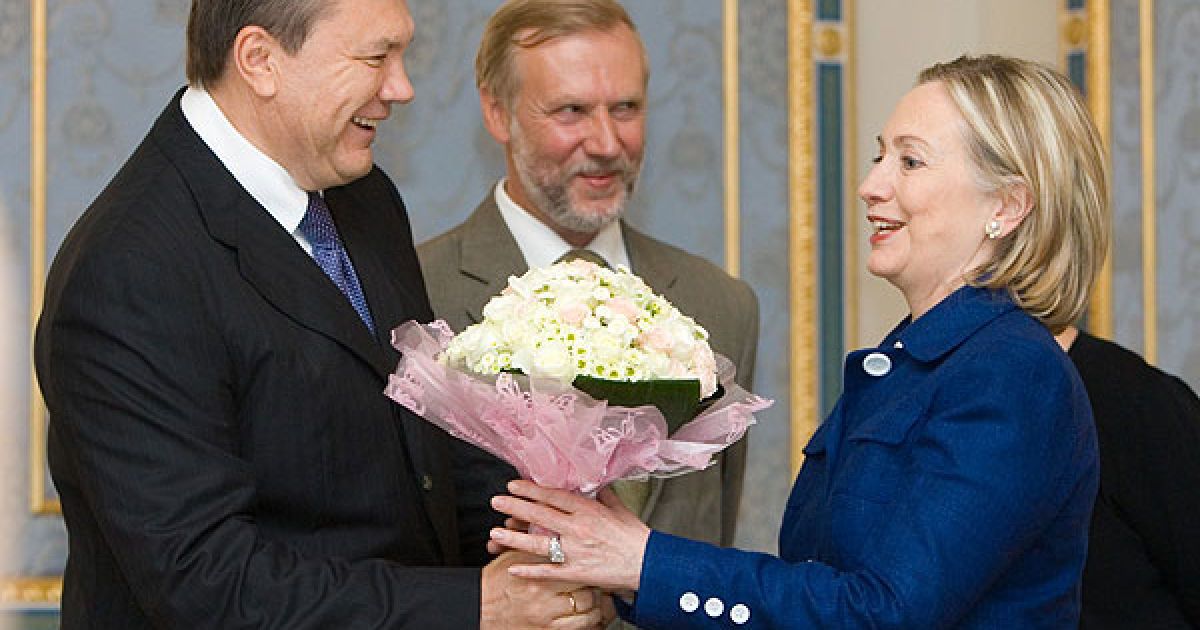Віктор Янукович привітав Гілларі Клінтон з прибуттям до України. / © President.gov.ua