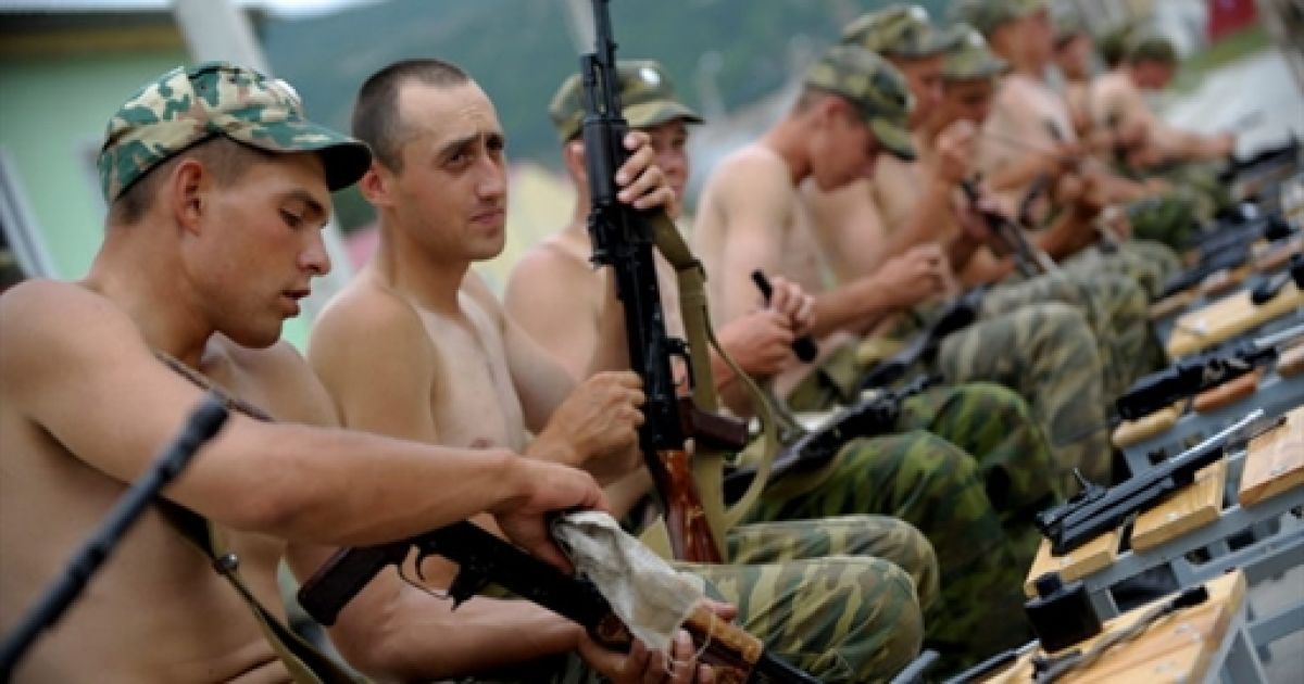 На борту кораблів знаходиться кілька підрозділів морської піхоти