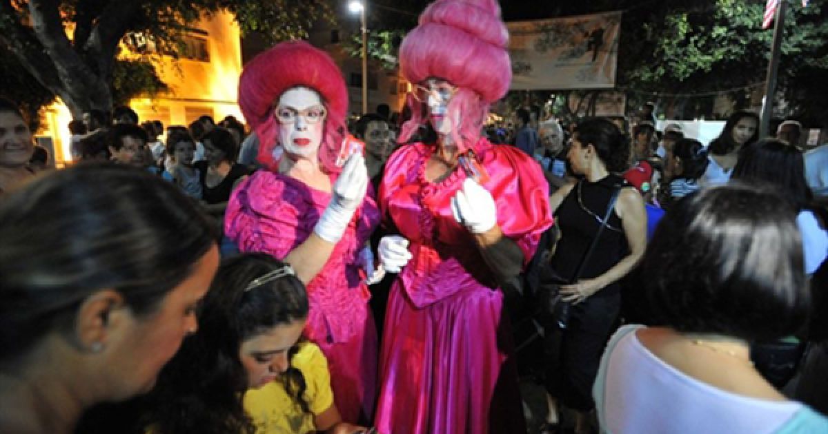 1.07. Святкування "Білої ночі" у Тель-Авіві. ЮНЕСКО оголосило міську панораму "Білого міста",Тель-Авіва, світовою культурною спадщиною. / © AFP