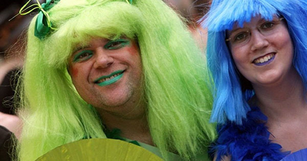 Тисячі яскравих учасників гей-параду вийшли на вулиці Кельна (Німеччина). / © AFP