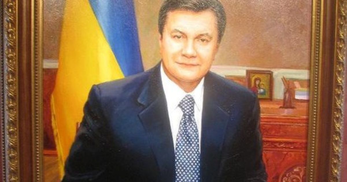 Влада Донецька підготувала подарунок до дня народження президента Віктора Януковича. В якості презенту вони піднесуть главі держави його портрет з прапором України та іконою Божої Матері. / © Сегодня
