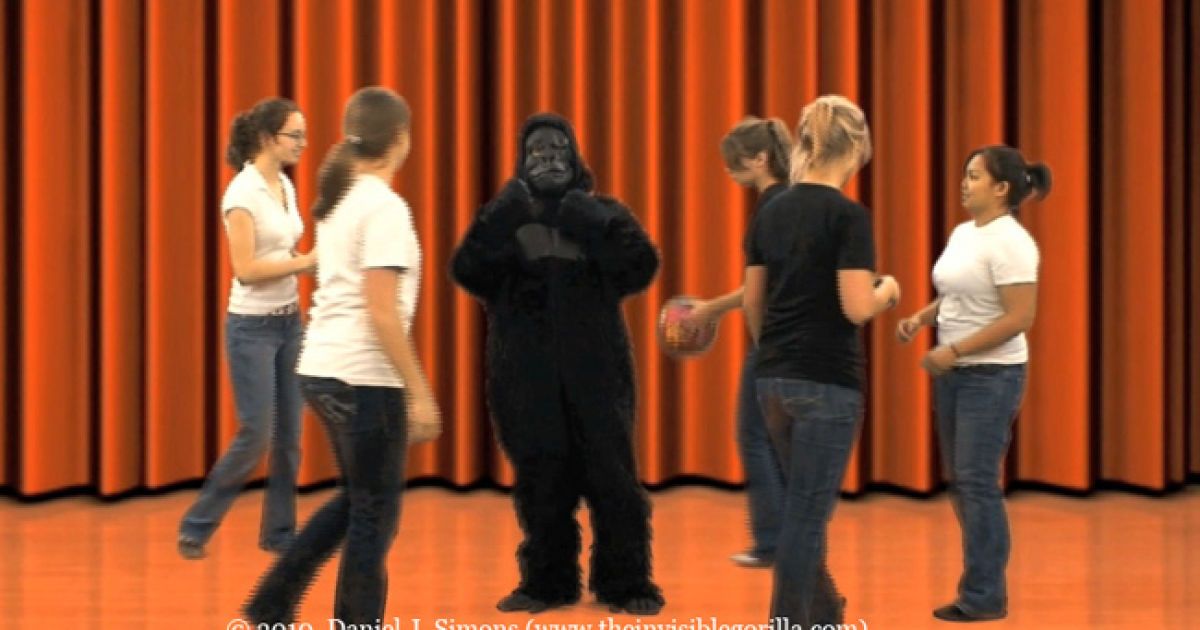 The Monkey Business Illusion "Невидима горила" повернулася: відеоексперимент для перевірки уваги