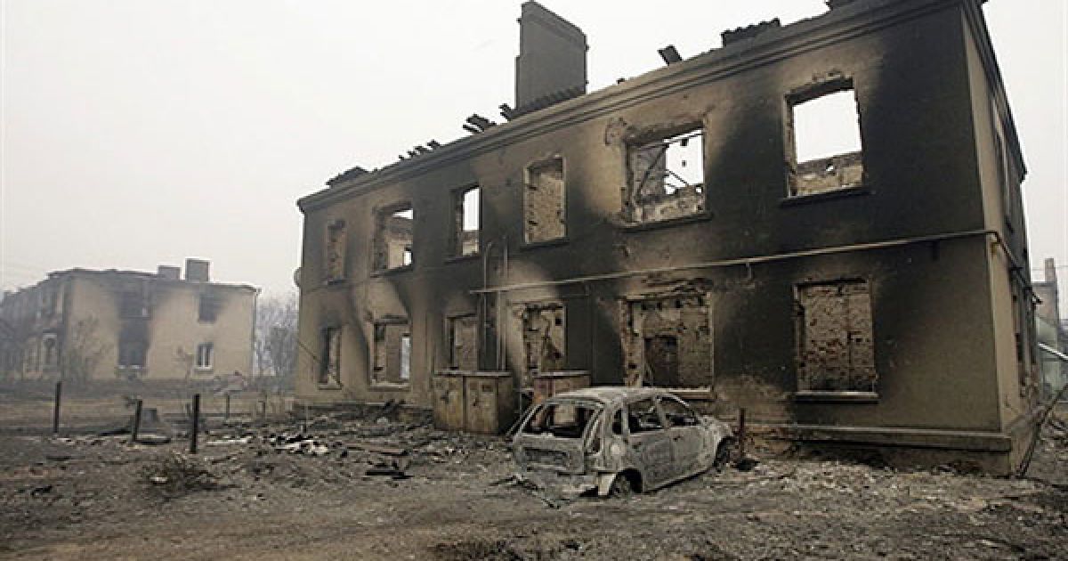Пожежна авіація робить все можливе, щоб пожежа не поширилась на ядерний центр у місті Сарові Нижегородської області. / © AFP