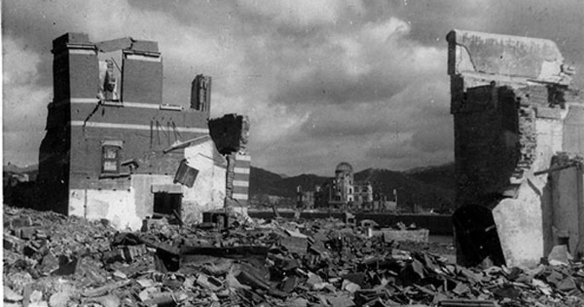 6 серпня 1945 року американський бомбардувальник безперешкодно скинув на Хіросіму чотиритонну уранову бомбу Little Boy ("Малюк"). / © AFP