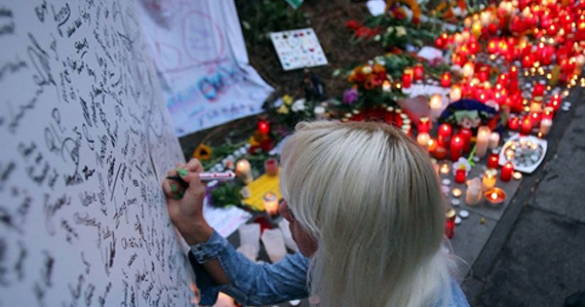 Незважаючи на тисняву, організатори не зупинили фестиваль. / © AFP